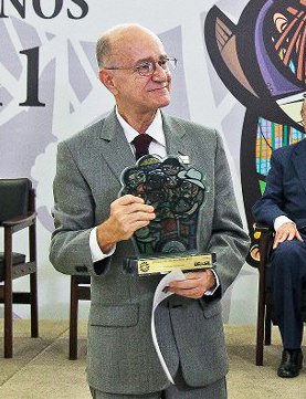 Wanderlino Nogueira Neto recebe o Prêmio Direitos Humanos 2011, do governo federal, na categoria Garantia dos Direitos da Criança e do Adolescente. Foto: Roberto Stuckert Filho/PR